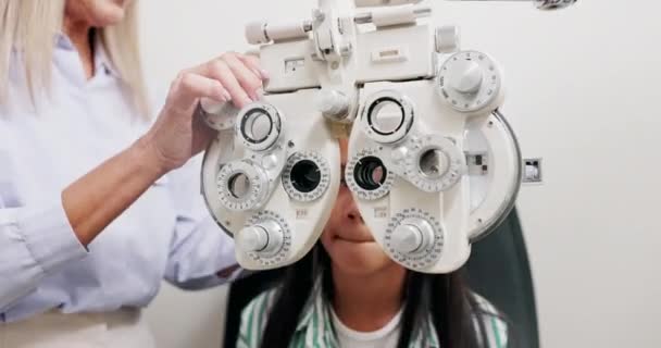 Soins Oculaires Vision Enfant Clinique Test Aide Spécialiste Phoropter Réfracteur — Video