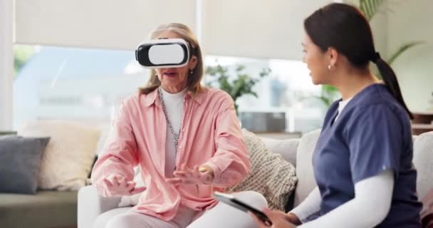 Headset Gezondheidszorg Senior Vrouw Met Verpleegkundige Huis Voor Therapie Futuristische — Stockvideo