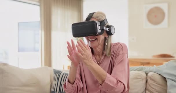 Comic Senior Koppel Technologie Voor Virtual Reality Online Streaming Gaming — Stockvideo