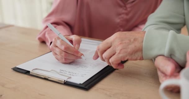 Papiery Ręce Pisanie Dla Pary Seniorów Długi Lub Planowanie Wydatków — Wideo stockowe