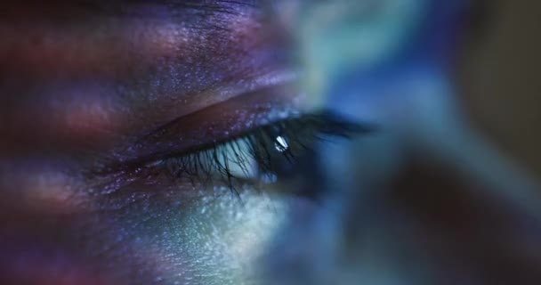 Zmęczone Oczy Noc Zbliżenie Światłami Grach Lęku Lub Depresji Dla — Wideo stockowe