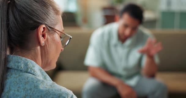 Femeie Terapeut Discuții Stres Anxietate Sau Sănătate Mintală Pentru Soluție — Videoclip de stoc