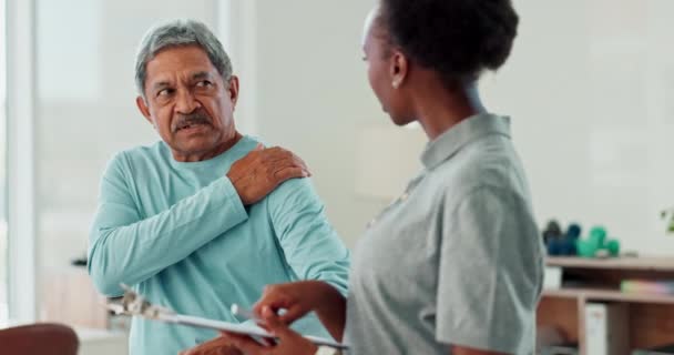 Ból Lekarz Starszy Mężczyzna Szpitalu Klinice Centrum Odnowy Biologicznej Fizjoterapii — Wideo stockowe