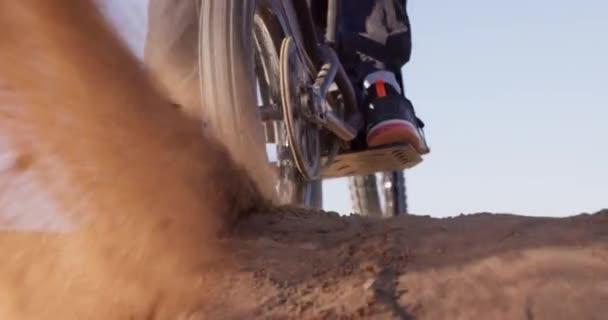 Sport Moto Sabbia Ruota Dalla Guida Nel Deserto Persona Con — Video Stock
