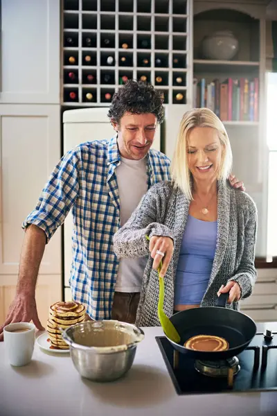 Happy Couple Baking Kitchen Love Breakfast Support Bonds Teamwork Unity — Stock Photo, Image