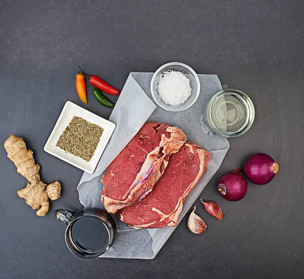 Nutrición Saludable Comida Con Carne Cortada Especias Cocina Estudio Orgánica —  Fotos de Stock