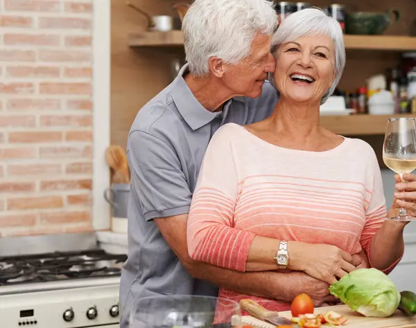 Senior Couple Hug Love Kitchen Wine Retirement Celebration Cooking Apartment — Stock Photo, Image