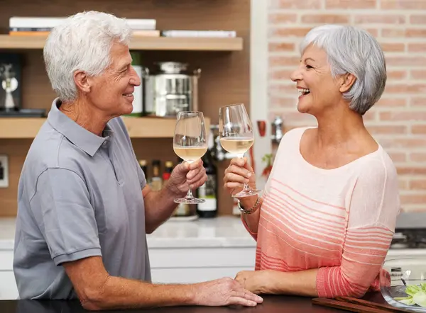 Senior Couple Toast Love Kitchen Wine Retirement Celebration Wellness Apartment — Stock Photo, Image