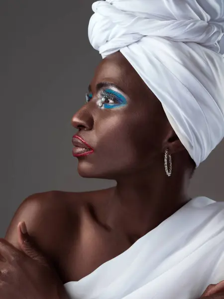 Mujer Africana Maquilladora Creativa Con Idea Arte Orgullo Por Belleza Fotos De Stock Sin Royalties Gratis