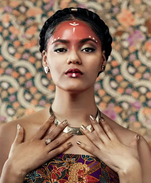 Afrika Smycken Och Porträtt För Kultur Med Svart Kvinna Studio — Stockfoto