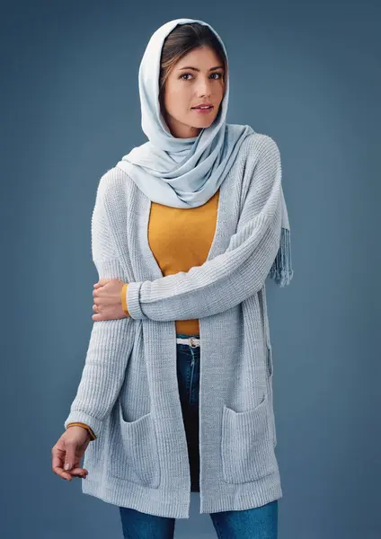 Portrét Studio Móda Arabskou Ženou Oblečení Pro Ramadán Skromností Náboženství — Stock fotografie