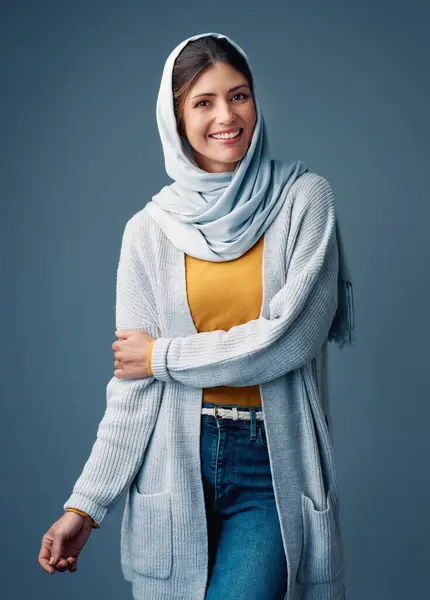 Portret Studio Moda Muzułmanką Ubrania Dla Eid Fitr Skromność Dla — Zdjęcie stockowe