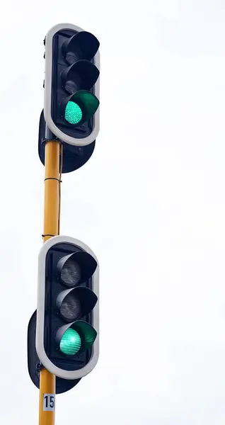 Trafikljus Grönt Och Staden Korsning Gatan För Att Instruktion Transport — Stockfoto