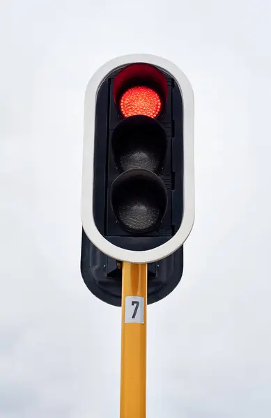 Sluta Ljus Stopp Och Grå Himmel Stadsområdet För Hastighetskontroll Säkerhet — Stockfoto