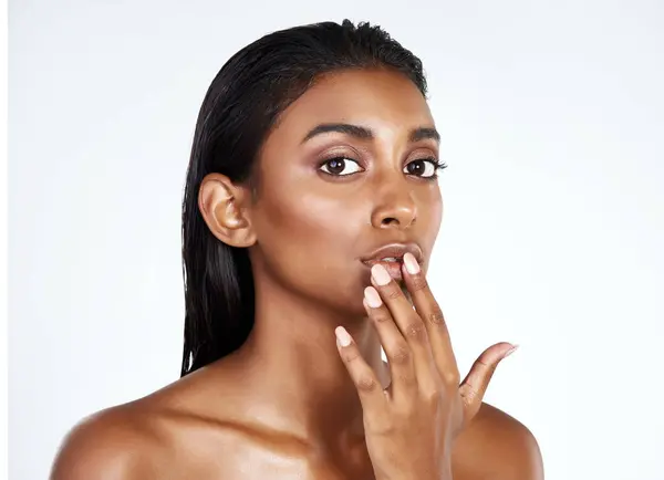 Retrato Cuidado Piel Mujer India Maquillaje Estudio Para Bienestar Para — Foto de Stock