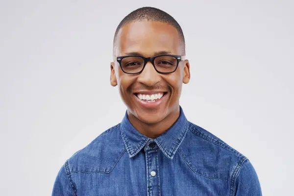 Feliz Retrato Hombre Negro Estudio Para Carrera Creativa Empresa Medios —  Fotos de Stock