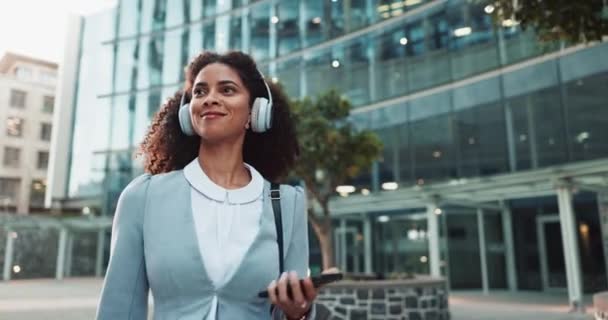 Fejhallgató Tánc Üzletasszony Városban Okostelefon Streaming Zene Vagy Audio Track Stock Videó