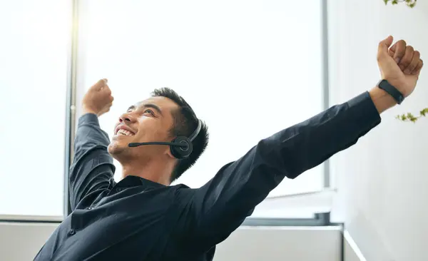 Man Headset Consultant Vieren Koop Kantoor Succes Operator Voor Deal — Stockfoto