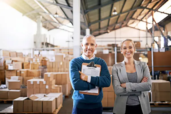 Kisten Vertrauen Und Portrait Von Geschäftsleuten Lager Mit Paket Logistik — Stockfoto