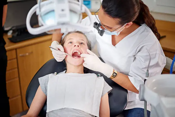 Odontoiatra Cavità Bambino Check Con Esame Dei Denti Igiene Della — Foto Stock