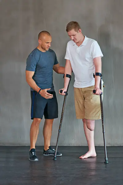 Physical Therapy Crutches Patient Disability Exercise Clinic Recovery Strength Healthcare — Stock Photo, Image