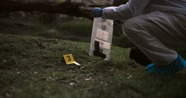 Crime Scene Gun Investigator Evidence Outdoor Forensics Analysis Investigation Forest — Stock Photo, Image
