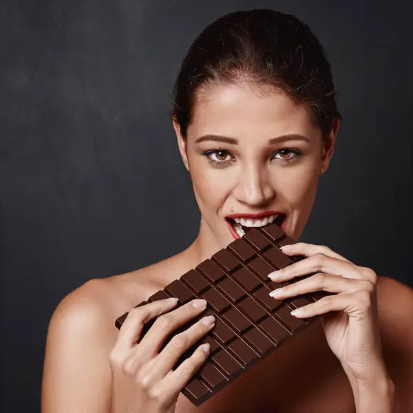 Chocolate Bar Portrait Woman Studio Eating Unhealthy Diet Craving Sugar — Stock Photo, Image