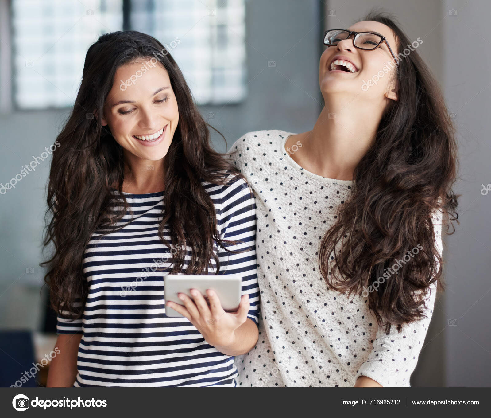 Tablet Joke Business People Laughing Office Online Comic Humor Gif — Stock Photo © PeopleImages