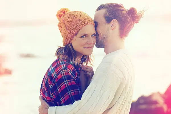 Beach Smile Portrait Couple Hugging Love Vacation Adventure Holiday Together — Stock Photo, Image