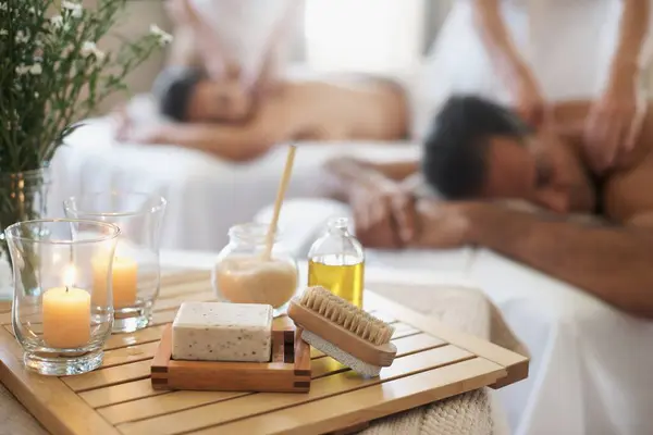 Candle Brush Couple Spa Relax Bed Luxury Pamper Treatment Tools — Stock Photo, Image