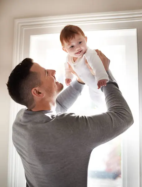 Father Baby Fun New Home Smile Relax Newborn Dad Together — Stock Photo, Image