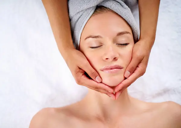 Woman Hands Facial Massage Pamper Treatment Cosmetics Beauty Therapy Female — Stock fotografie