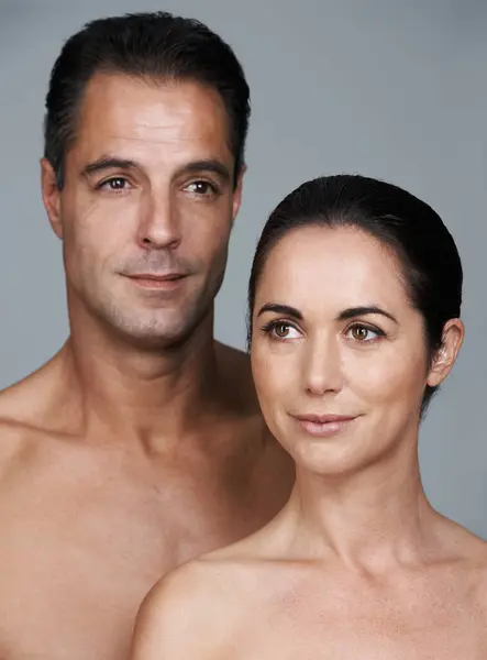 Beauty Skincare Couple Studio Smile Body Care Positivity Gray Background — Stock Photo, Image