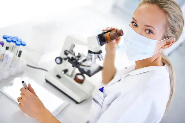 Medical Research Woman Tablet Microscope Lab Development Biotechnology Scientist Typing — Stock Photo, Image