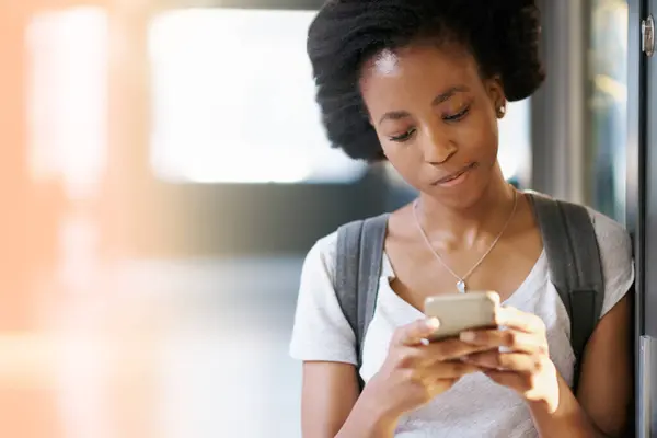 Student Mobile Phone Black Woman Typing Text Message Social Media — Stock Photo, Image
