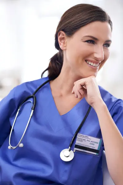 Мислення Медсестра Щаслива Жінка Лікарні Медицини Охорони Здоров Або Здоров — стокове фото