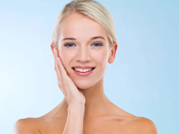 Woman Portrait Skincare Beauty Hand Healthy Treatment Blue Background Confidence — Stock Photo, Image