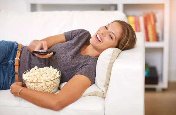 Woman Sofa Popcorn Remote Laugh Home Snack Watching Weekend Comedy — Stock Photo, Image