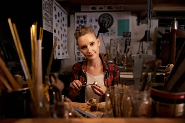 Portrait Woman Tools Wood Workshop Craftsmanship Knife Handmade Design Creativity — Stock Photo, Image