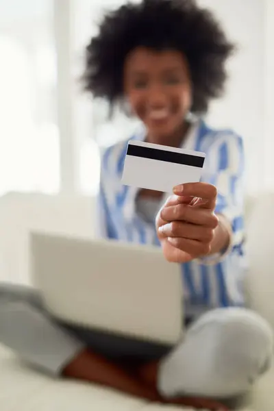 Hånd Kredittkort Kvinne Laptop Nettbank Kjøp Handel Hjemme Digital Betaling – stockfoto
