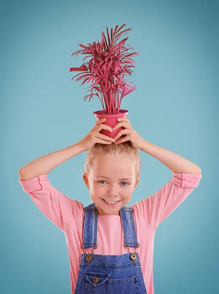 Portret Plant Meisje Met Pot Haar Hoofd Glimlach Geluk Een — Stockfoto