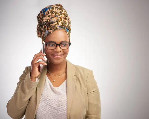 Afrikaanse Vrouw Zakelijk Telefoongesprek Studio Met Ruimte Voor Mock Met Stockfoto