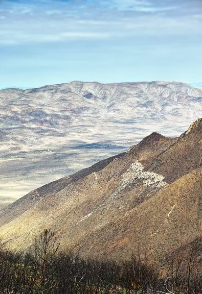 Гора Вершина Природный Ландшафт Голубым Небом Местность Пустынные Пейзажи Путешествия — стоковое фото