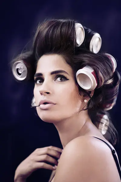Studio Rollers Haircare Woman Glamour Creative Curling Cans Soda Head — Stock Photo, Image