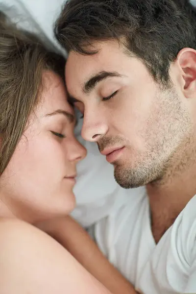Couple Together Sleeping Bed Weekend Love House Morning Relax Romance Rechtenvrije Stockfoto's