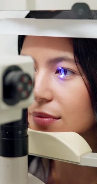 Тест Очі Жінка Оптометрія Зору Медичні Медичні Консультації Перевіркою Глаукоми — стокове відео