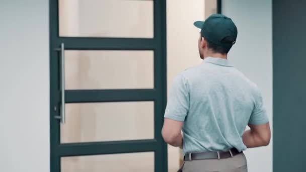 Delivery Man Box Front Door Courier Service Distribution Logistics Knock — Stockvideo