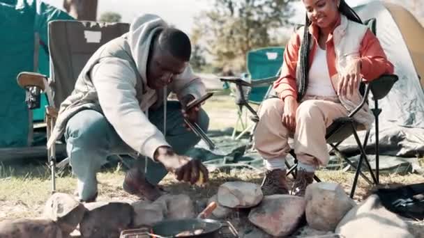 Kemping Pożar Ludzie Lesie Gotowania Podróży Zrównoważonego Życia Lub Połowów — Wideo stockowe