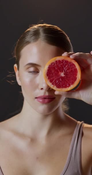 Woman Face Skincare Grapefruit Portrait Fruit Detox Natural Treatment Studio — Αρχείο Βίντεο