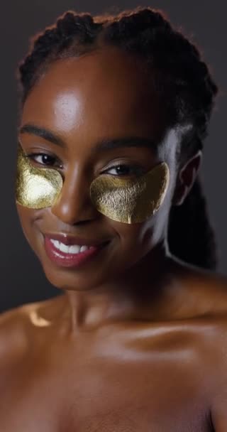 Pielęgnacja Skóry Twarz Lub Czarny Kobieta Maską Oczu Studio Wellness — Wideo stockowe
